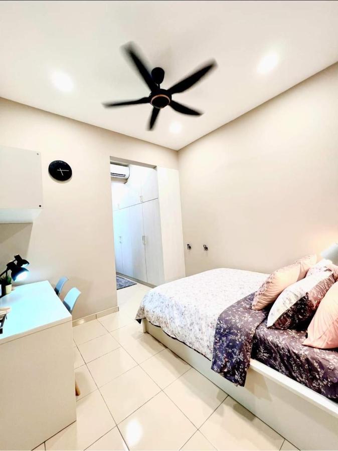 FARIDZ Homestay at Myra Saujana Kampong Simpang Empat Luaran gambar