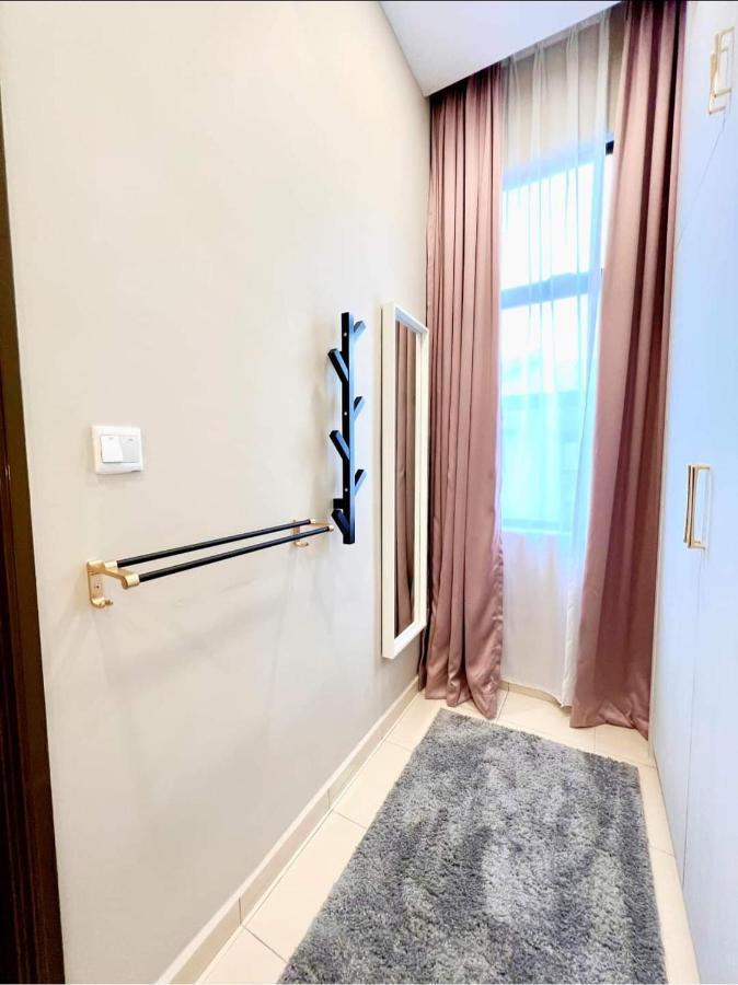 FARIDZ Homestay at Myra Saujana Kampong Simpang Empat Luaran gambar