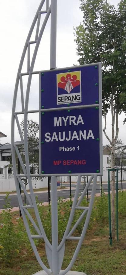 FARIDZ Homestay at Myra Saujana Kampong Simpang Empat Luaran gambar