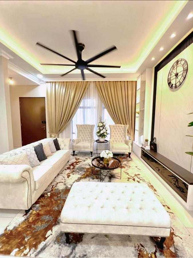 FARIDZ Homestay at Myra Saujana Kampong Simpang Empat Luaran gambar