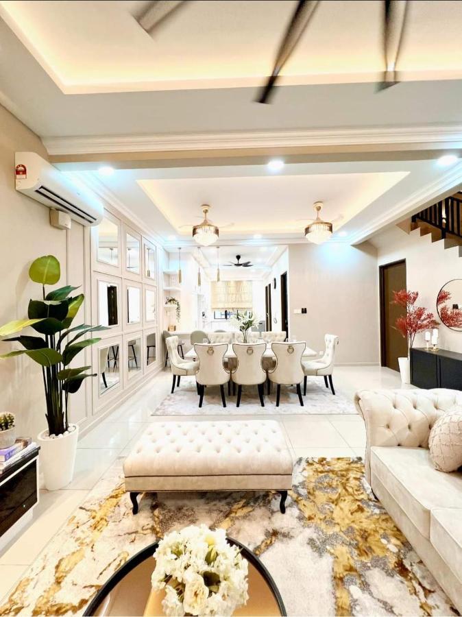FARIDZ Homestay at Myra Saujana Kampong Simpang Empat Luaran gambar