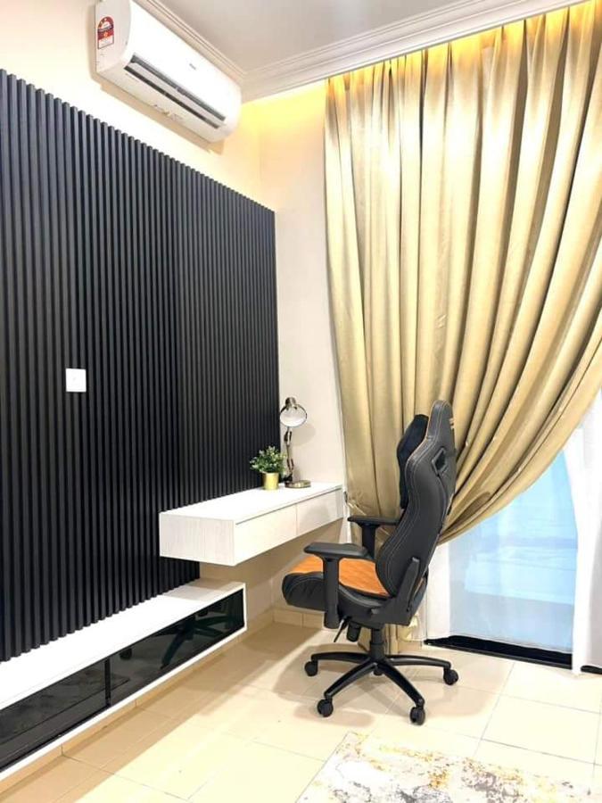 FARIDZ Homestay at Myra Saujana Kampong Simpang Empat Luaran gambar