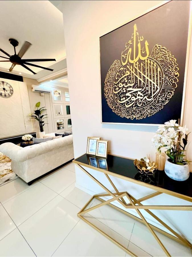 FARIDZ Homestay at Myra Saujana Kampong Simpang Empat Luaran gambar