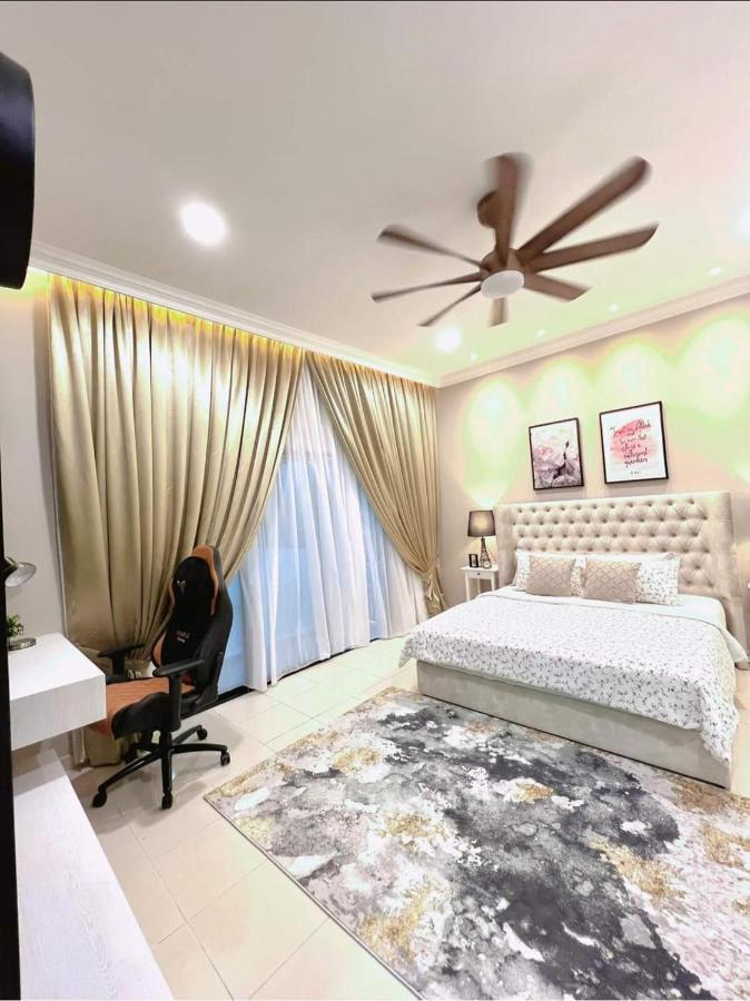 FARIDZ Homestay at Myra Saujana Kampong Simpang Empat Luaran gambar