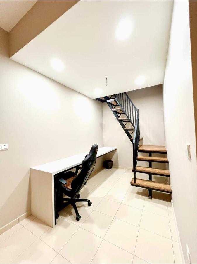 FARIDZ Homestay at Myra Saujana Kampong Simpang Empat Luaran gambar