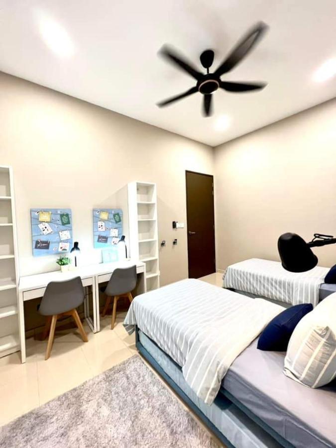 FARIDZ Homestay at Myra Saujana Kampong Simpang Empat Luaran gambar