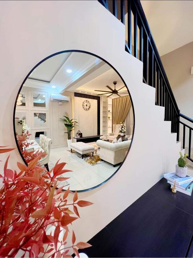 FARIDZ Homestay at Myra Saujana Kampong Simpang Empat Luaran gambar