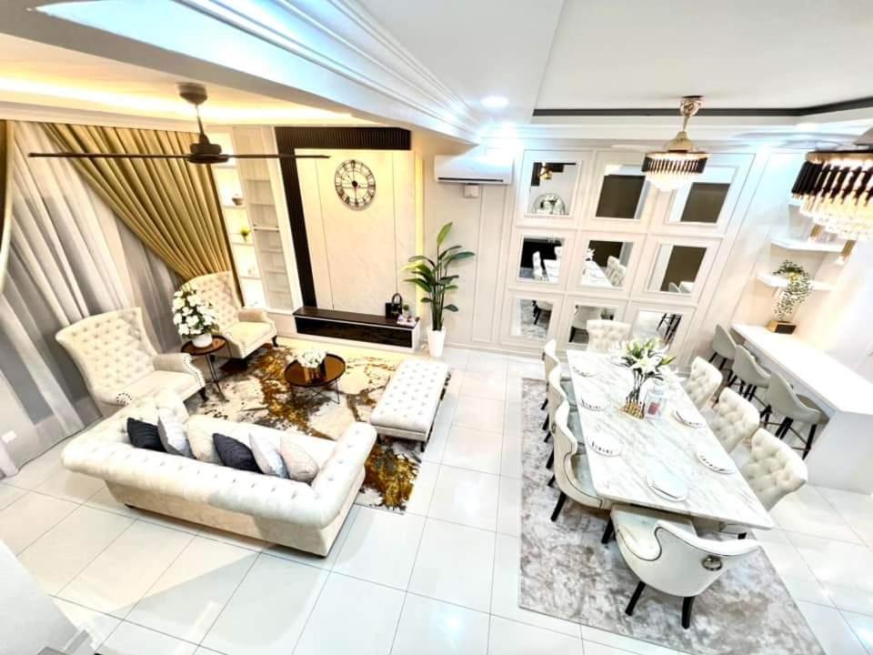 FARIDZ Homestay at Myra Saujana Kampong Simpang Empat Luaran gambar