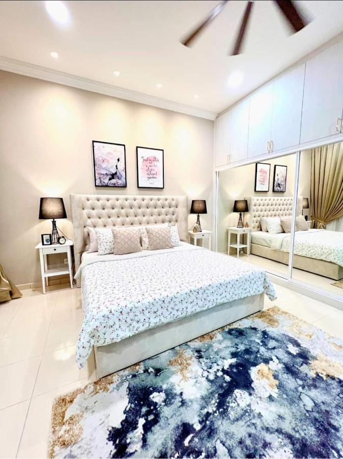 FARIDZ Homestay at Myra Saujana Kampong Simpang Empat Luaran gambar
